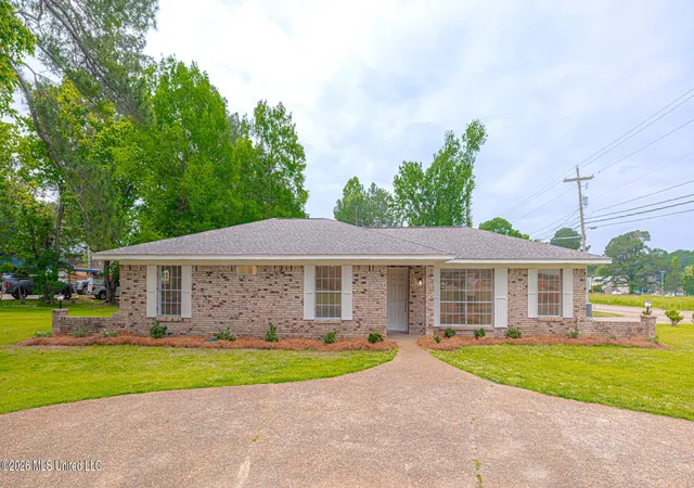 1st image of 1206 Sunset Dr, Canton, MS 39046 | MLS# 4148480
