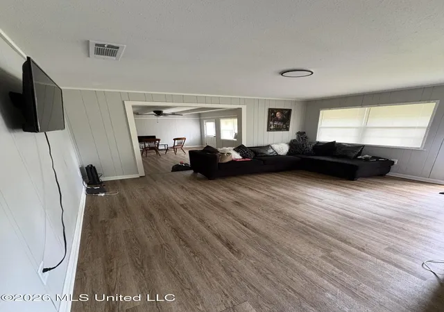 Photo 3 of Sale Pending at 1747 Shady Ln Dr, Jackson, MS 39204 | MLS# 4148752 | Listing updated on 2026-07-08