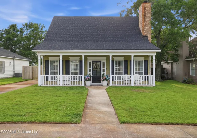 Photo 2 of Single family home for sale at 917 Handsboro Pl, Gulfport, MS 39507 | MLS# 4148531 | Listing updated on 2026-05-07
