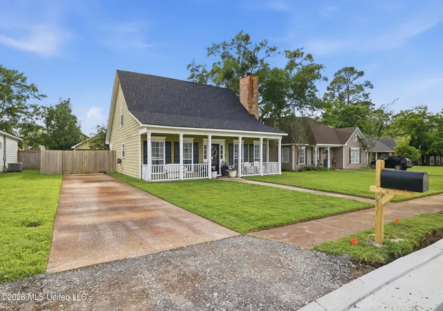 Photo 3 of Single family home for sale at 917 Handsboro Pl, Gulfport, MS 39507 | MLS# 4148531 | Listing updated on 2026-05-07