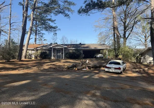Photo 4 of Single family home for sale at 1984 Longwood Dr, Jackson, MS 39212 | MLS# 4149251 | Listing updated on 2026-05-13