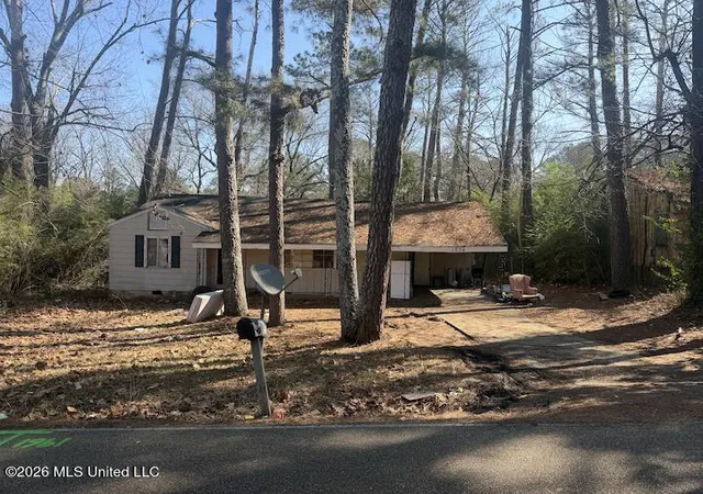 Photo 1 of Single family home for sale at 1984 Shady Ln Dr, Jackson, MS 39204 | MLS# 4149106 | Listing updated on 2026-05-12