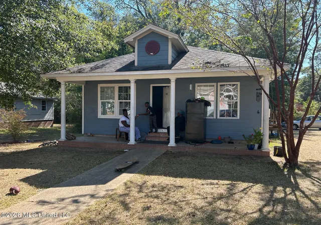 Photo 1 of Single family home for sale at 621 Chestnut St, Jackson, MS 39204 | MLS# 4149104 | Listing updated on 2026-05-13