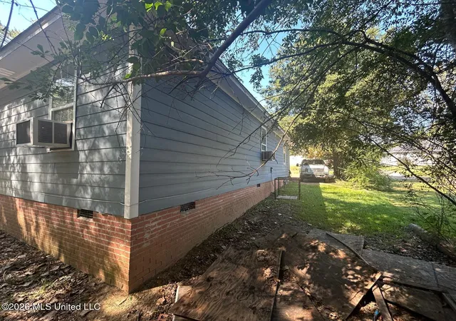 Photo 3 of Single family home for sale at 621 Chestnut St, Jackson, MS 39204 | MLS# 4149104 | Listing updated on 2026-05-13
