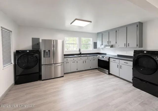 Photo 4 of Single family home for sale at 4009 Ingalls Ave, Pascagoula, MS 39581 | MLS# 4148565 | Listing updated on 2026-09-23