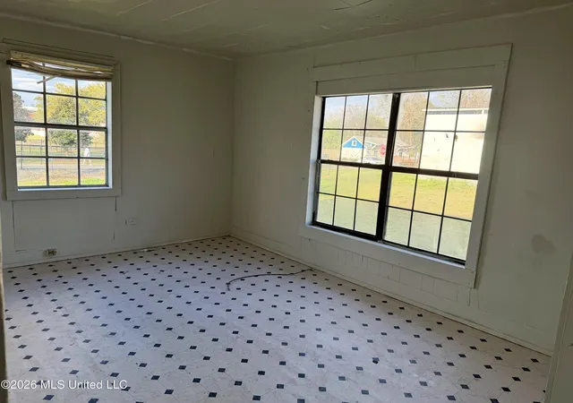 Homes for sale in Hattiesburg, MS | 115 W 4Th St, Hattiesburg, MS 39401 | MLS# 4148559