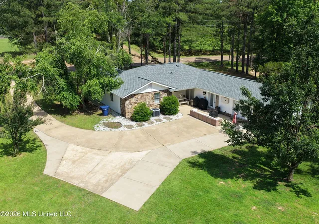 Homes for sale in Batesville, MS | 415 Woodland Rd, Batesville, MS 38606 | MLS# 4148600