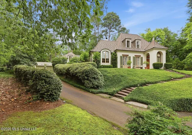 Photo 1 of Single family home for sale at 2135 Eastover Dr, Jackson, MS 39211 | MLS# 4148644 | Listing updated on 2026-09-21