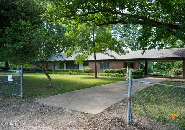 Homes for sale in Utica, MS | 3084 Tom Collins Rd, Utica, MS 39175 | MLS# 4148670