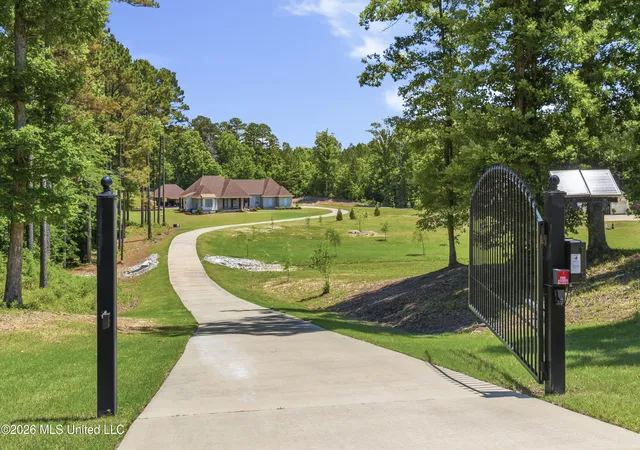 Photo 3 of Single family home for sale at 167 Dogwood Tr, Brandon, MS 39042 | MLS# 4152345 | Listing updated on 2026-09-01