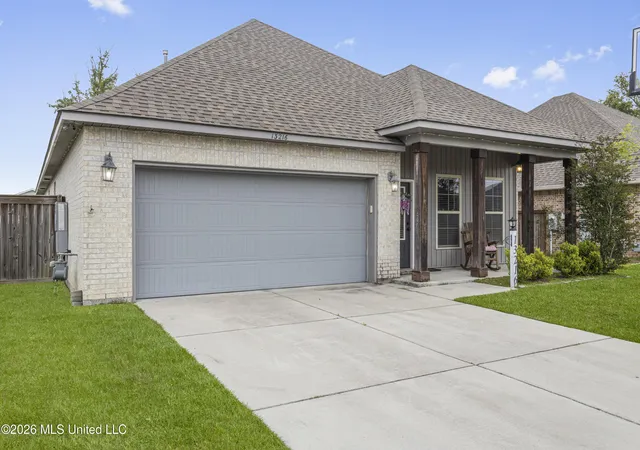 Homes for sale in Ocean Springs, MS | 13216 W Jackson Lee Dr, Ocean Springs, MS 39564 | MLS# 4148715