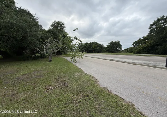 Homes for sale in Biloxi, MS | 341 Collier St, Biloxi, MS 39530 | MLS# 4148703