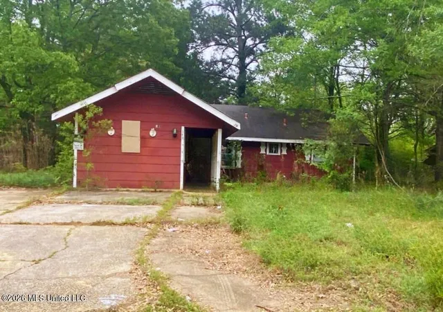 Homes for sale in Jackson, MS | 340 Queen Theresa Ln, Jackson, MS 39209 | MLS# 4149043