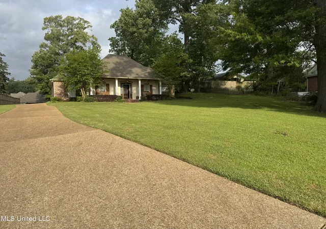 3rd image of 8 Audubon Pl, Natchez, MS 39120 | MLS# 4148783