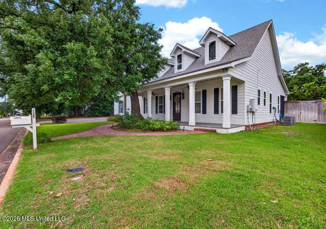 Homes for sale in Pass Christian, MS | 125 Espy Ave, Pass Christian, MS 39571 | MLS# 4149443