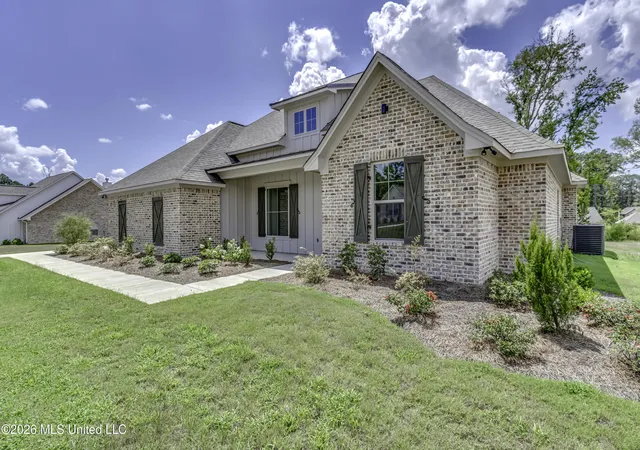 Photo 3 of Sale Pending at 804 Albany St, Brandon, MS 39042 | MLS# 4149168 | Listing updated on 2026-09-21