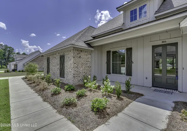 Photo 3 of Sale Pending at 804 Albany St, Brandon, MS 39042 | MLS# 4149168 | Listing updated on 2026-09-21