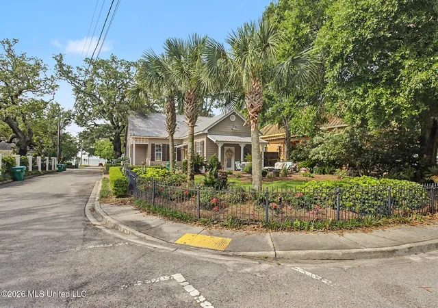 Photo 1 of Single family home for sale at 1521 Roberts Ave, Gulfport, MS 39501 | MLS# 4149184 | Listing updated on 2026-06-23