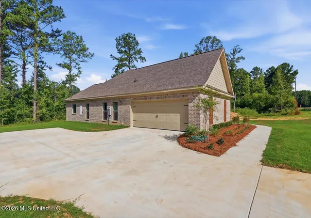 Photo 3 of Single family home for sale at 214 New Hvn Ln, Brandon, MS 39042 | MLS# 4149166 | Listing updated on 2026-09-21
