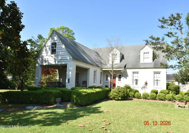 Homes for sale in Greenwood, MS | 204 Grand Blvd, Greenwood, MS 38930 | MLS# 4149329