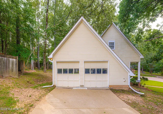 Photo 2 of Single family home for sale at 110 Bayleaf Ln, Madison, MS 39110 | MLS# 4149375 | Listing updated on 2026-10-07