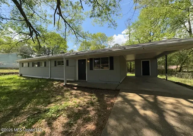 Photo 1 of Single family home for sale at 3341 Suncrest Dr, Jackson, MS 39212 | MLS# 4149752 | Listing updated on 2026-05-18