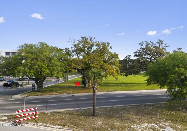 1st image of 1542 Beach Dr, Gulfport, MS 39507 | MLS# 4150567
