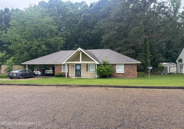 Photo 1 of Single family home for sale at 3927 Lost Lake Cir, Jackson, MS 39212 | MLS# 4149618 | Listing updated on 2026-05-25