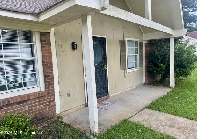 Photo 2 of Single family home for sale at 3927 Lost Lake Cir, Jackson, MS 39212 | MLS# 4149618 | Listing updated on 2026-05-25