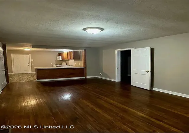 Photo 3 of Single family home for sale at 2914 Barwood Dr, Jackson, MS 39212 | MLS# 4149685 | Listing updated on 2026-05-17