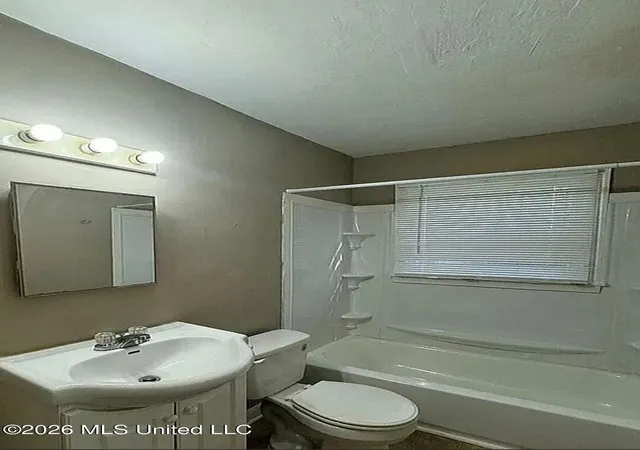 Photo 3 of Single family home for sale at 2914 Barwood Dr, Jackson, MS 39212 | MLS# 4149685 | Listing updated on 2026-05-17