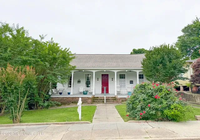 Homes for sale in Natchez, MS | 914 State St, Natchez, MS 39120 | MLS# 4150953