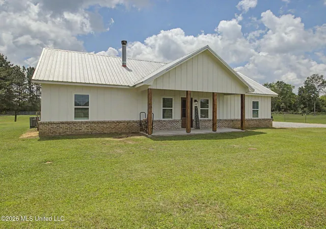 Homes for sale in Lumberton, MS | 52 Jeslan Trl, Lumberton, MS 39455 | MLS# 4149705