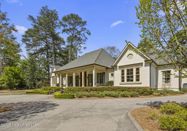 2nd image of 2526 Honeysuckle Ln, Jackson, MS 39211 | MLS# 4149737