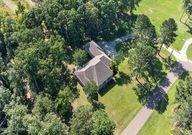 41st image of 1043 Stonegate Dr, Mc Comb, MS 39648 | MLS# 4149748
