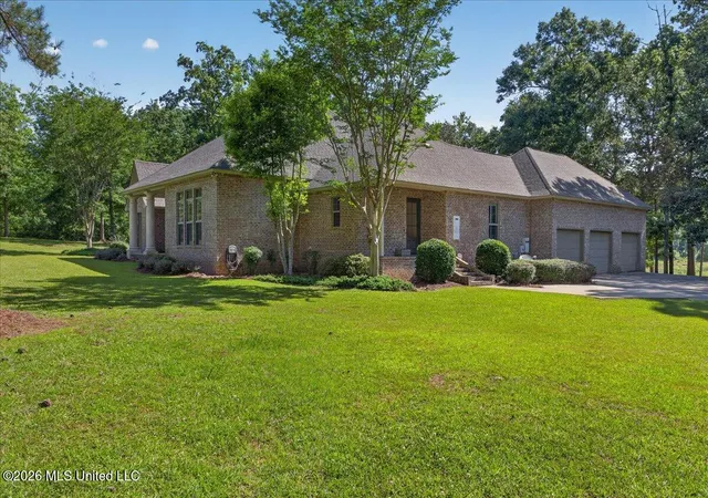 Photo 3 of Single family home for sale at 1043 Stonegate Dr, Mc Comb, MS 39648 | MLS# 4149748 | Listing updated on 2026-09-22