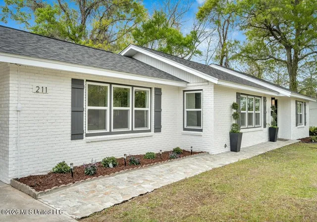 Photo 3 of Single family home for sale at 211 47th Street, Gulfport, MS 39507 | MLS# 4154203 | Listing updated on 2026-07-29