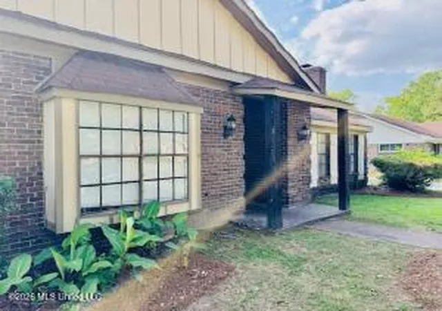 Photo 3 of Single family home for sale at 5055 Romany Dr, Jackson, MS 39211 | MLS# 4149840 | Listing updated on 2026-05-19