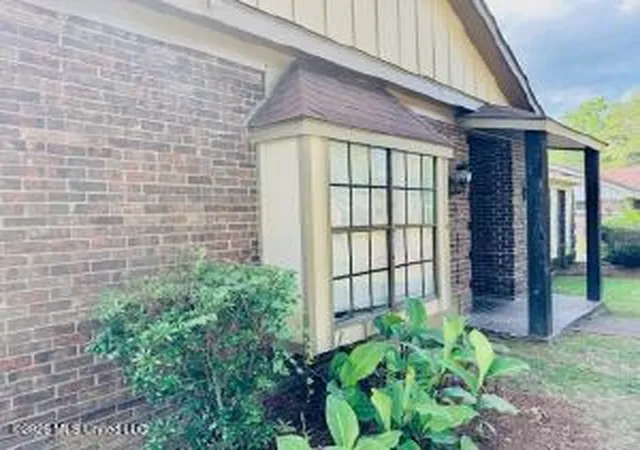 Photo 3 of Single family home for sale at 5055 Romany Dr, Jackson, MS 39211 | MLS# 4149840 | Listing updated on 2026-05-19
