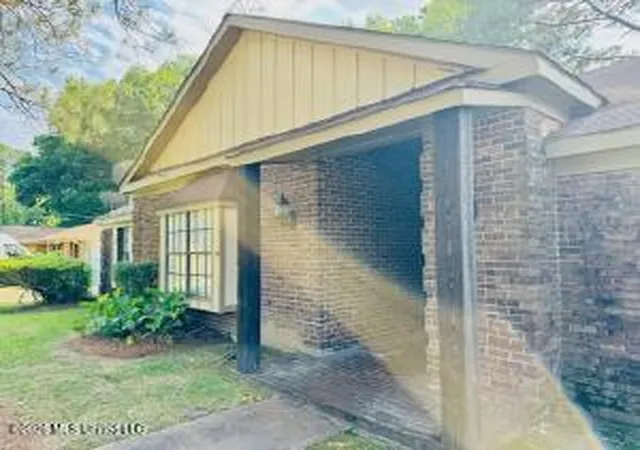 Photo 4 of Single family home for sale at 5055 Romany Dr, Jackson, MS 39211 | MLS# 4149840 | Listing updated on 2026-05-19