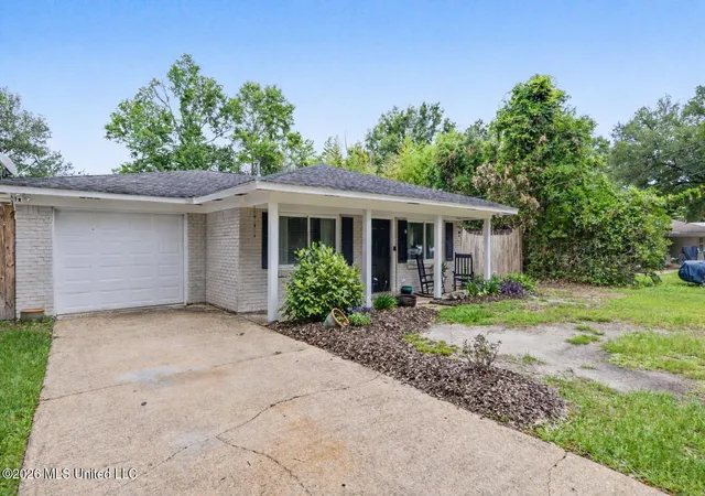 Homes for sale in Ocean Springs, MS | 709 Pine Hills Rd, Ocean Springs, MS 39564 | MLS# 4149829