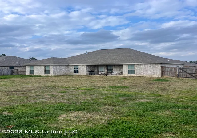 Photo 3 of Sale Pending at 130 Chartleigh Cir, Canton, MS 39046 | MLS# 4149913 | Listing updated on 2026-08-21