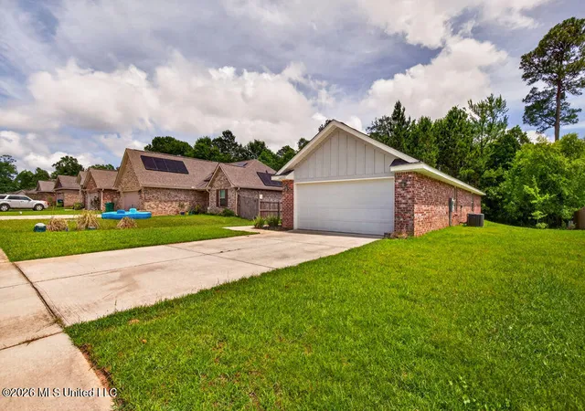 Photo 3 of Sale Pending at 14033 Fox Hl Dr, Gulfport, MS 39503 | MLS# 4150137 | Listing updated on 2026-09-13