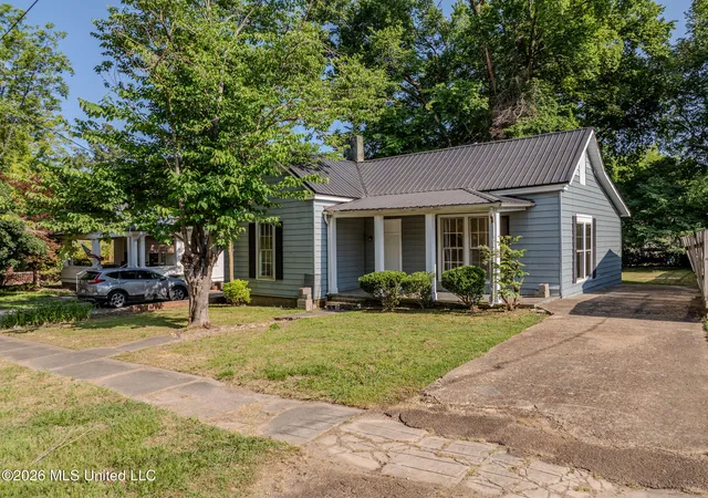 Homes for sale in Holly Springs, MS | 335 E College Ave, Holly Springs, MS 38635 | MLS# 4150721