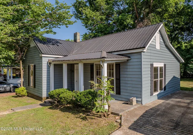 Homes for sale in Holly Springs, MS | 335 E College Ave, Holly Springs, MS 38635 | MLS# 4150721