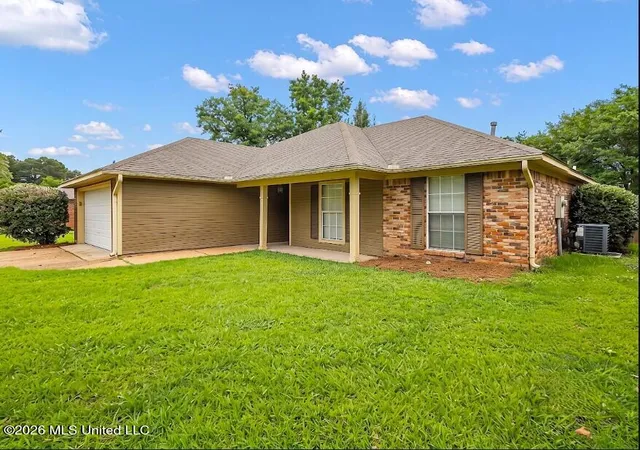 Photo 2 of Sale Pending at 140 Willow Oak Ln, Brandon, MS 39047 | MLS# 4150492 | Listing updated on 2026-09-18