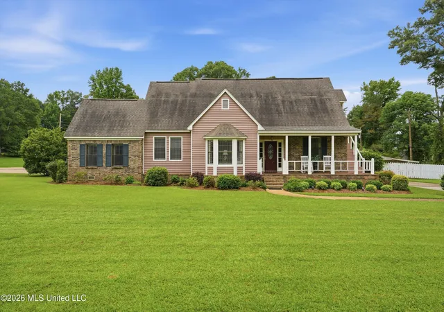 Homes for sale in Carthage, MS | 110 Shady Oaks Cir, Carthage, MS 39051 | MLS# 4150689