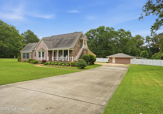 Homes for sale in Carthage, MS | 110 Shady Oaks Cir, Carthage, MS 39051 | MLS# 4150689