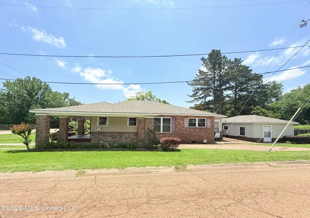 Homes for sale in Crystal Springs, MS | 400 Newton St, Crystal Springs, MS 39059 | MLS# 4150311