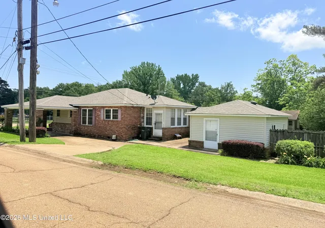 Homes for sale in Crystal Springs, MS | 400 Newton St, Crystal Springs, MS 39059 | MLS# 4150311